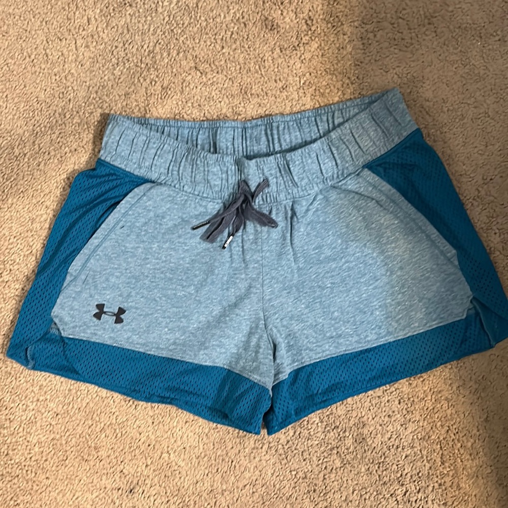 Woman’s Under Armour shorts Sz Small turquoise